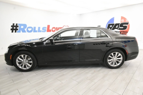 2018 Chrysler 300 Touring AWD 4dr Sedan