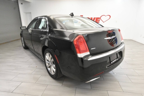 2018 Chrysler 300 Touring AWD 4dr Sedan