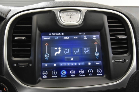 2018 Chrysler 300 Touring AWD 4dr Sedan