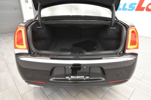 2018 Chrysler 300 Touring AWD 4dr Sedan