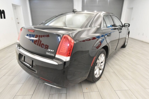 2018 Chrysler 300 Touring AWD 4dr Sedan