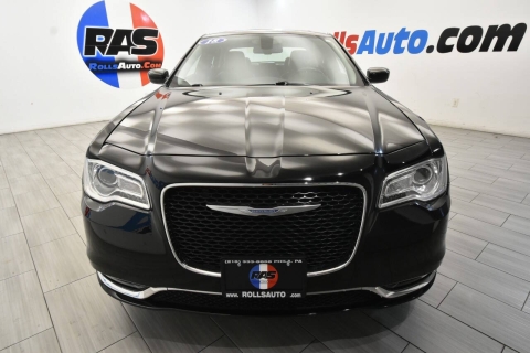 2018 Chrysler 300 Touring AWD 4dr Sedan