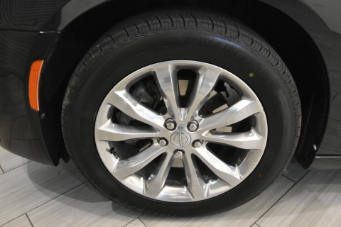 2018 Chrysler 300 Touring AWD 4dr Sedan