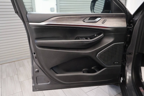 2023 Jeep Grand Cherokee Overland 4x4 4dr SUV