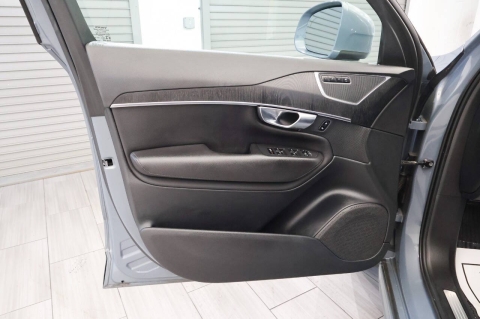 2020 Volvo XC90 T6 Momentum 6 Passenger AWD 4dr SUV