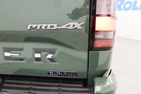 2023 Nissan Frontier PRO 4X 4x4 4dr Crew Cab 5 ft. SB