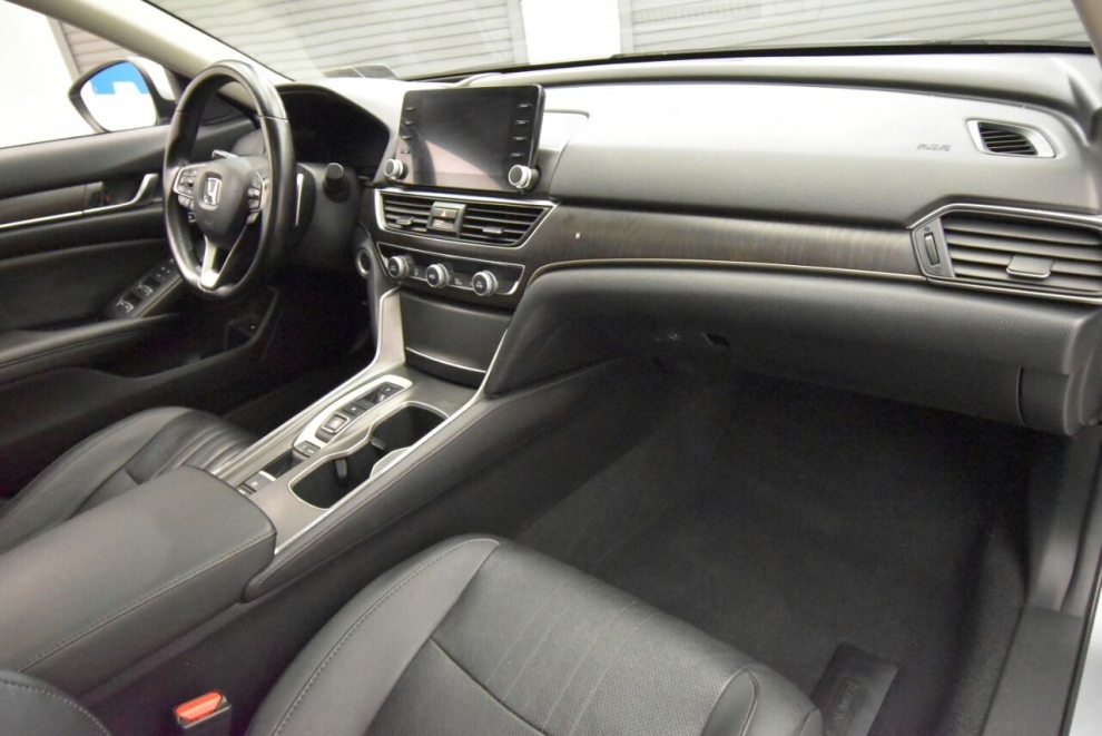 2020 Honda Accord Touring 4dr Sedan, Silver, Mileage: 86,547 - photo 18