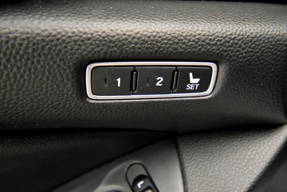 2020 Honda Accord Touring 4dr Sedan, Silver, Mileage: 86,547 - photo 28