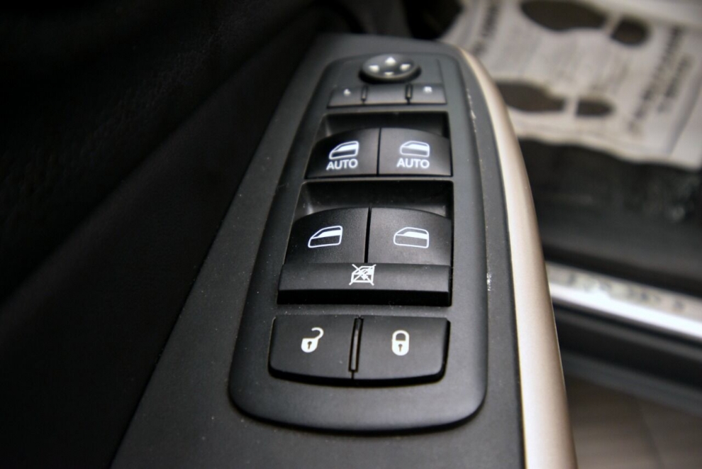 2018 Jeep Cherokee Limited 4x4 4dr SUV, Blue, Mileage: 46,409 - photo 16