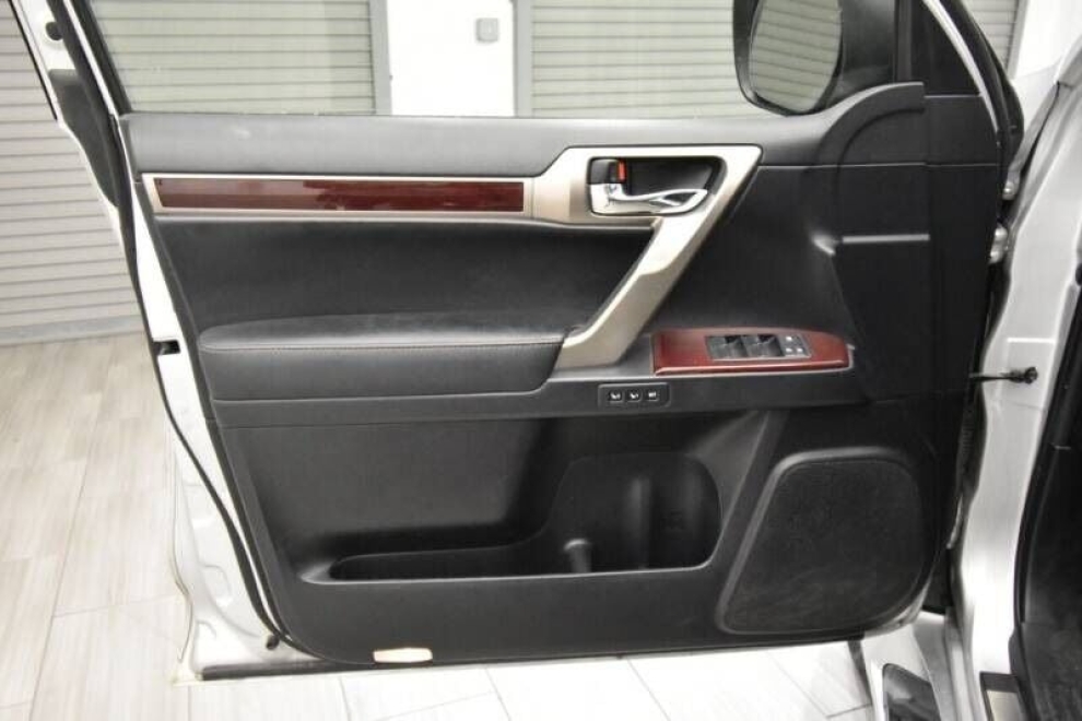 2015 Lexus GX 460 Luxury AWD 4dr SUV, Silver, Mileage: 84,131 - photo 14