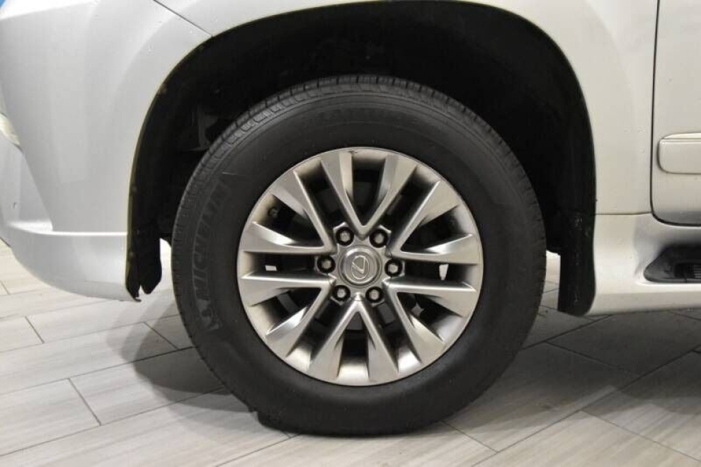 2015 Lexus GX 460 Luxury AWD 4dr SUV, Silver, Mileage: 84,131 - photo 10
