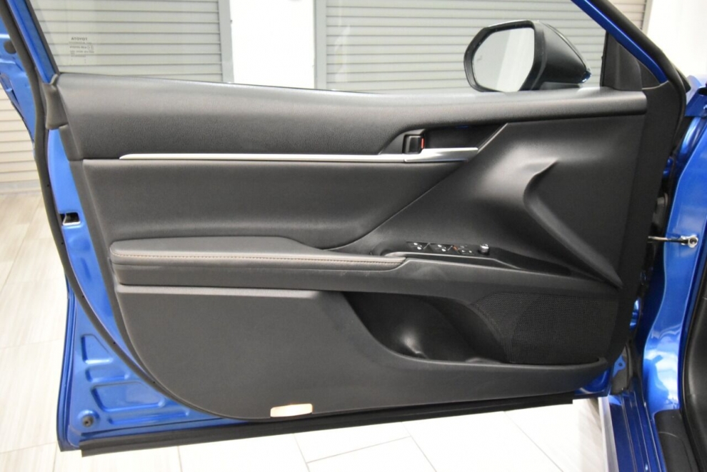 2019 Toyota Camry XSE 4dr Sedan, Blue, Mileage: 67,713 - photo 15