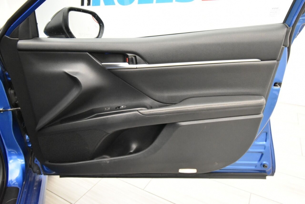 2019 Toyota Camry XSE 4dr Sedan, Blue, Mileage: 67,713 - photo 26