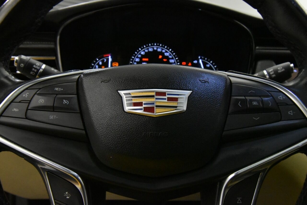 2018 Cadillac XT5 Luxury 4x4 4dr SUV, Purple, Mileage: 43,810 - photo 14