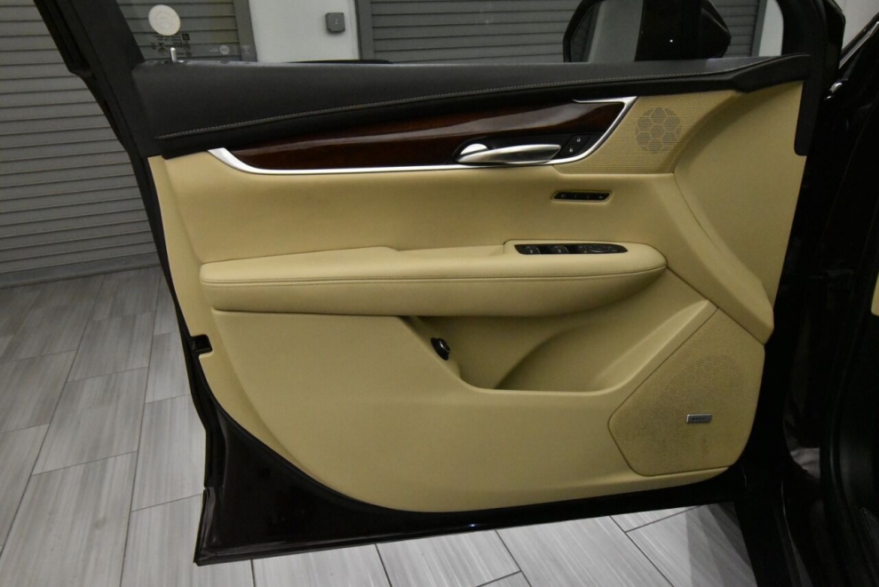 2018 Cadillac XT5 Luxury 4x4 4dr SUV, Purple, Mileage: 43,810 - photo 22