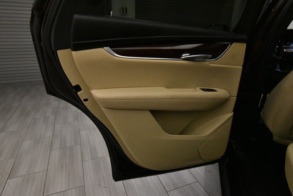 2018 Cadillac XT5 Luxury 4x4 4dr SUV, Purple, Mileage: 43,810 - photo 28