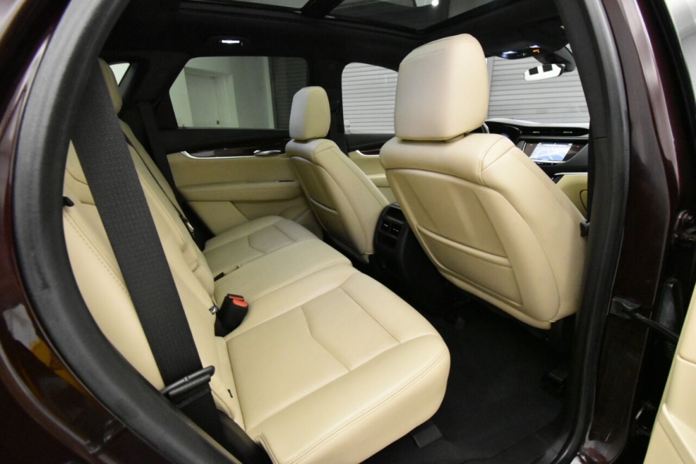 2018 Cadillac XT5 Luxury 4x4 4dr SUV, Purple, Mileage: 43,810 - photo 29