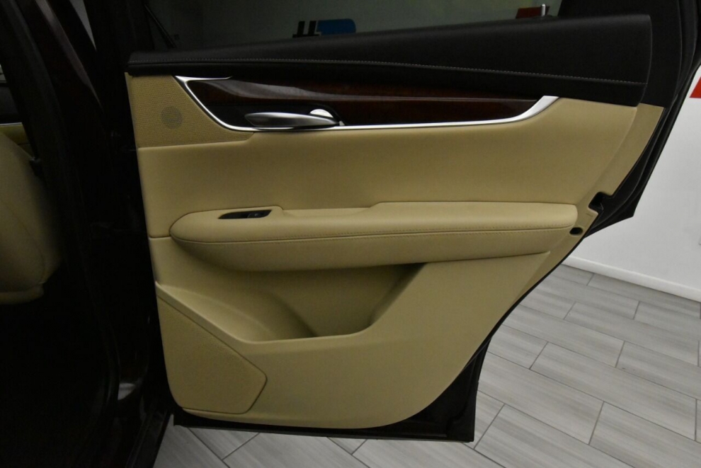 2018 Cadillac XT5 Luxury 4x4 4dr SUV, Purple, Mileage: 43,810 - photo 30