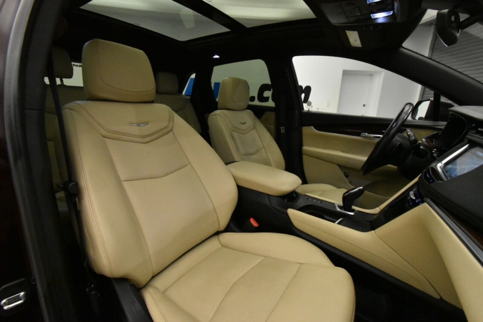 2018 Cadillac XT5 Luxury 4x4 4dr SUV, Purple, Mileage: 43,810 - photo 31