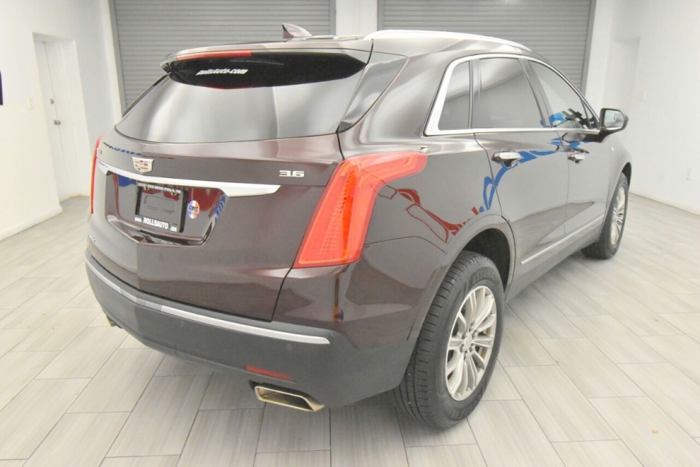 2018 Cadillac XT5 Luxury 4x4 4dr SUV, Purple, Mileage: 43,810 - photo 4