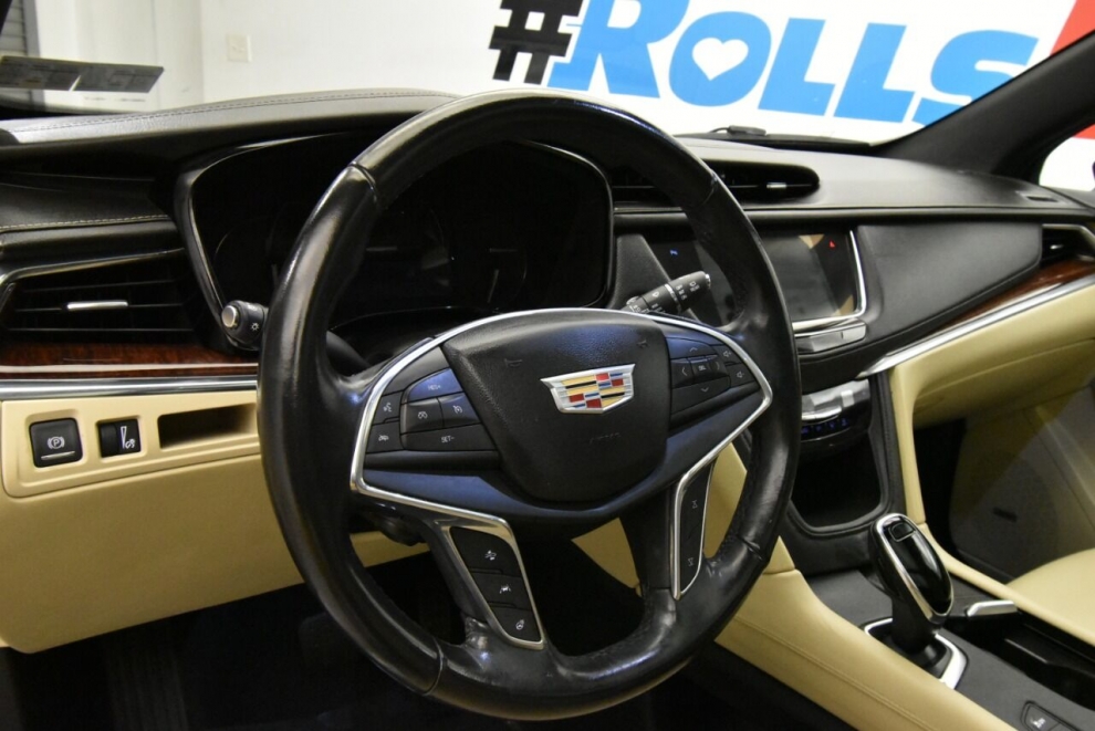 2018 Cadillac XT5 Luxury 4x4 4dr SUV, Purple, Mileage: 43,810 - photo 10