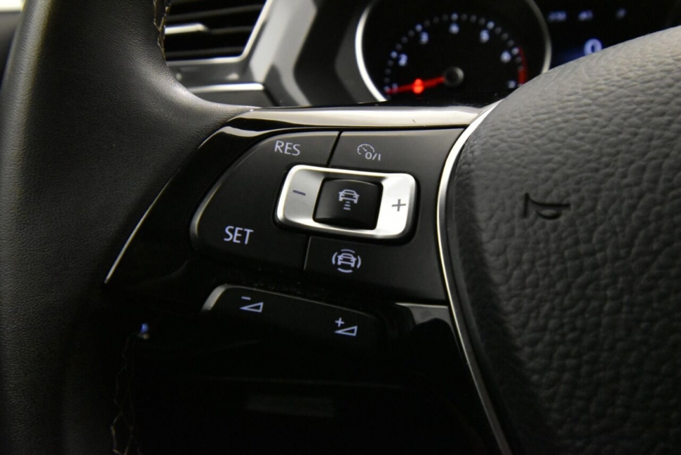 2021 Volkswagen Tiguan SE 4Motion AWD 4dr SUV, White, Mileage: 60,976 - photo 18