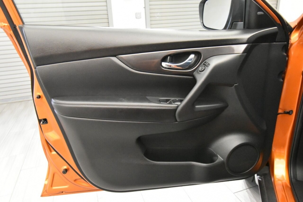 2020 Nissan Rogue SV AWD 4dr Crossover, Orange, Mileage: 60,443 - photo 15