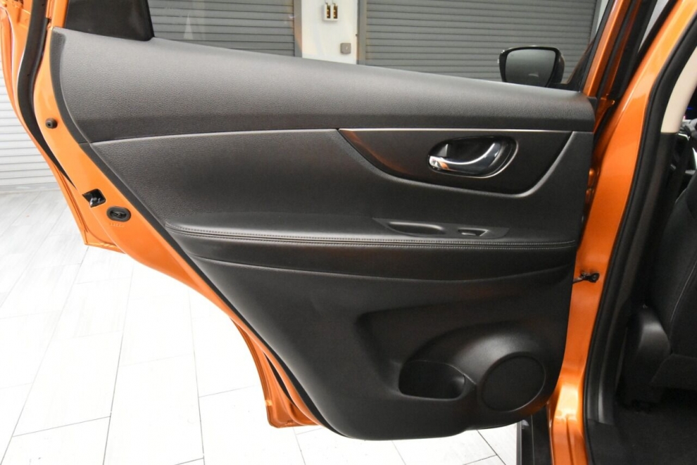 2020 Nissan Rogue SV AWD 4dr Crossover, Orange, Mileage: 60,443 - photo 19