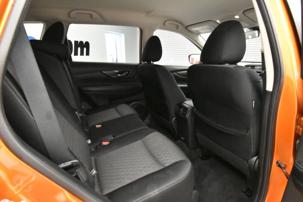 2020 Nissan Rogue SV AWD 4dr Crossover, Orange, Mileage: 60,443 - photo 20