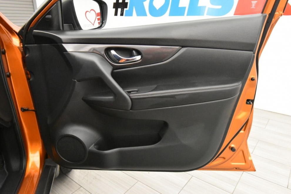 2020 Nissan Rogue SV AWD 4dr Crossover, Orange, Mileage: 60,443 - photo 24