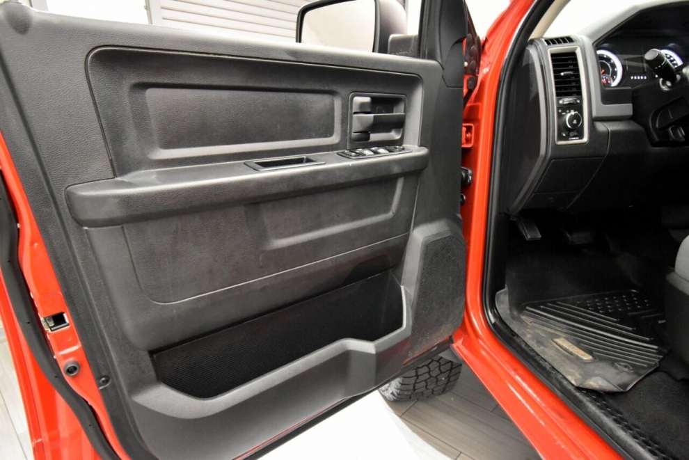 2017 RAM 1500 Express 4x4 4dr Quad Cab 6.3 ft. SB Pickup, Red, Mileage: 80,611 - photo 19