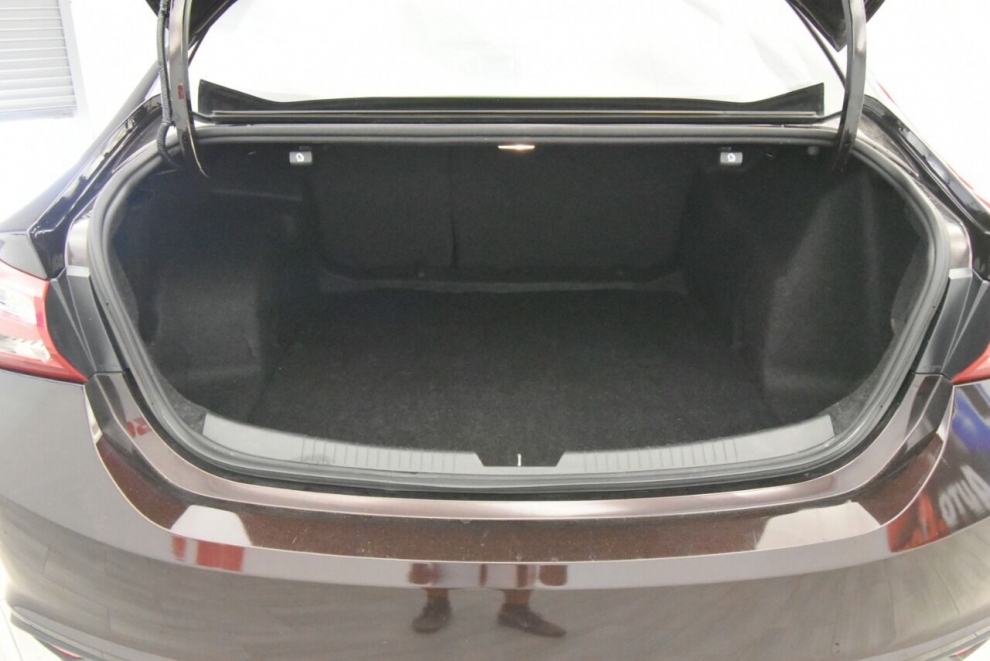 2021 Chevrolet Malibu LT 4dr Sedan, Red, Mileage: 60,451 - photo 32