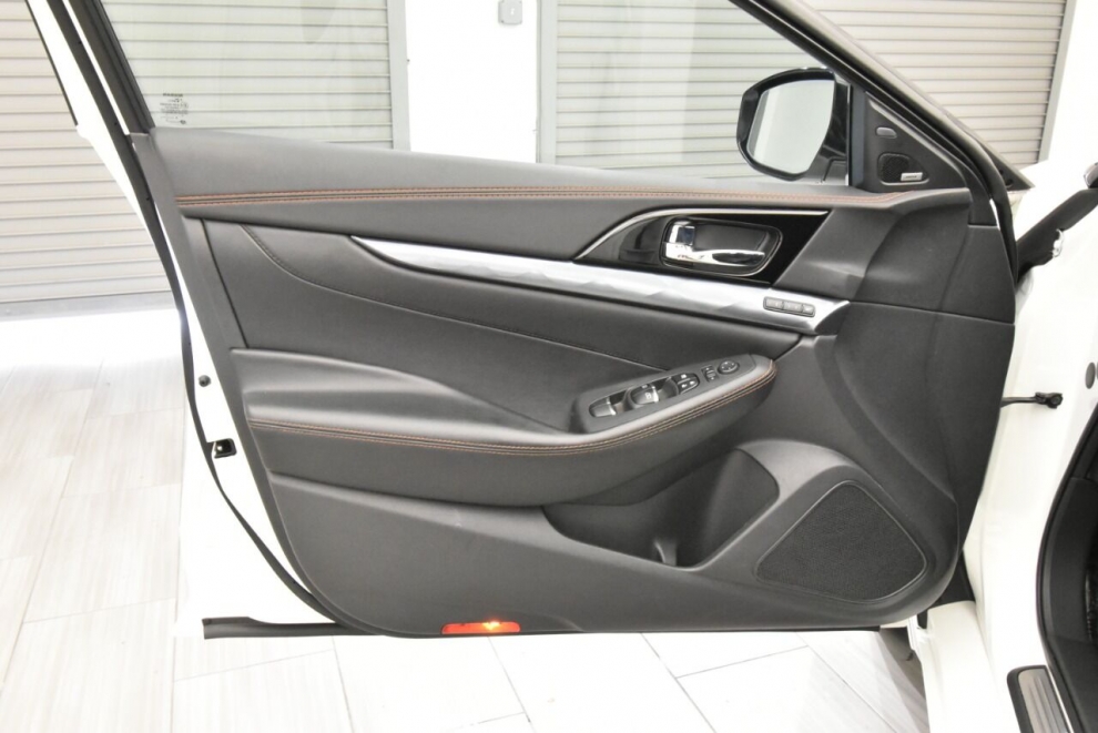 2020 Nissan Maxima 3.5 SR 4dr Sedan, White, Mileage: 41,345 - photo 15