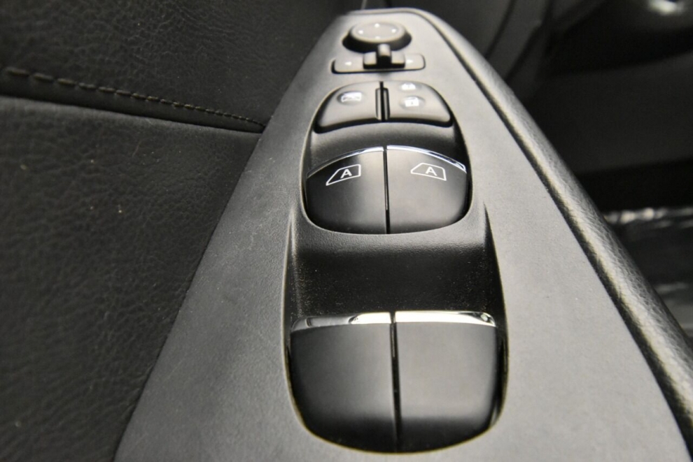 2020 Nissan Maxima 3.5 SR 4dr Sedan, White, Mileage: 41,345 - photo 16