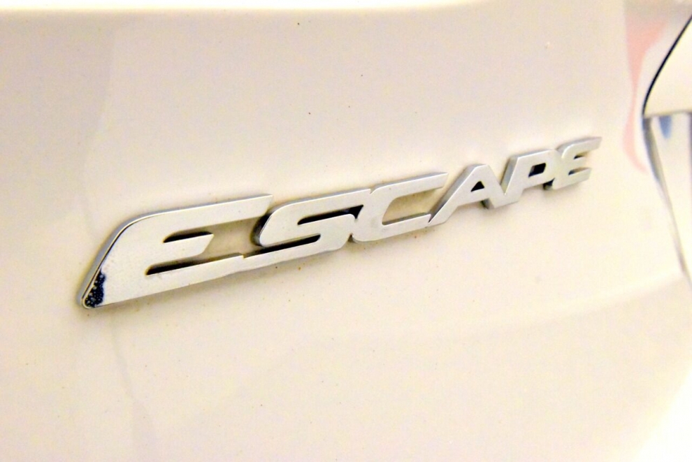 2014 Ford Escape SE AWD 4dr SUV, White, Mileage: 88,262 - photo 35