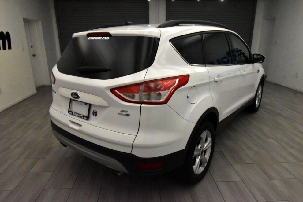2014 Ford Escape SE AWD 4dr SUV, White, Mileage: 88,262 - photo 4