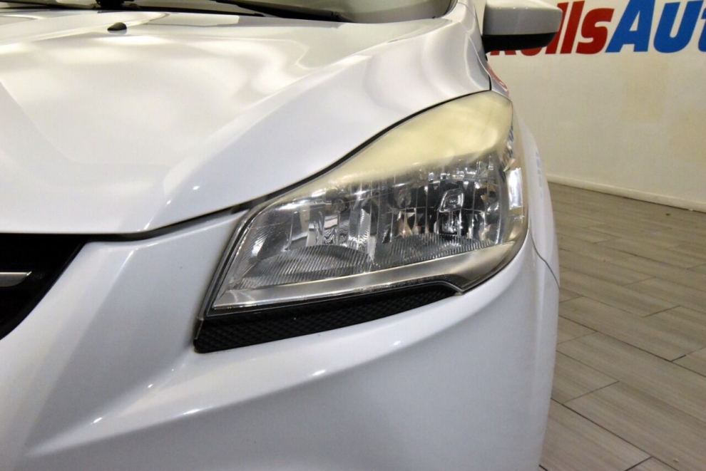 2014 Ford Escape SE AWD 4dr SUV, White, Mileage: 88,262 - photo 9