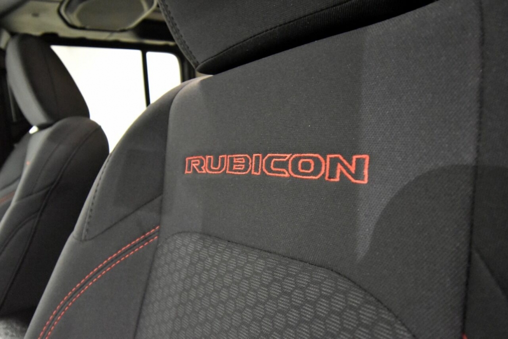 2019 Jeep Wrangler Unlimited Rubicon 4x4 4dr SUV, Gray, Mileage: 71,360 - photo 12