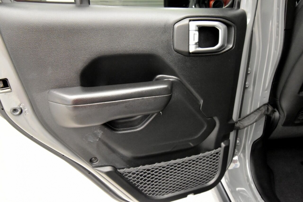 2019 Jeep Wrangler Unlimited Rubicon 4x4 4dr SUV, Gray, Mileage: 71,360 - photo 15