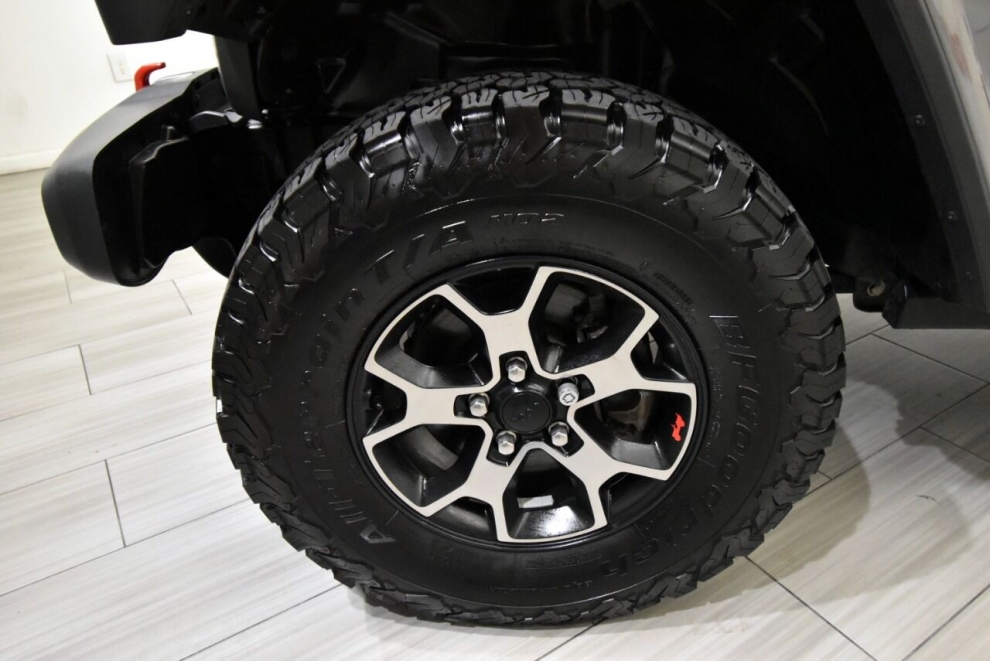 2019 Jeep Wrangler Unlimited Rubicon 4x4 4dr SUV, Gray, Mileage: 71,360 - photo 9