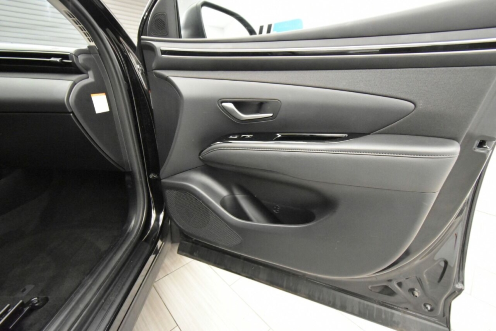 2022 Hyundai Tucson Hybrid SEL Convenience AWD 4dr SUV, Black, Mileage: 19,220 - photo 17