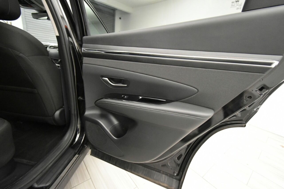 2022 Hyundai Tucson Hybrid SEL Convenience AWD 4dr SUV, Black, Mileage: 19,220 - photo 19