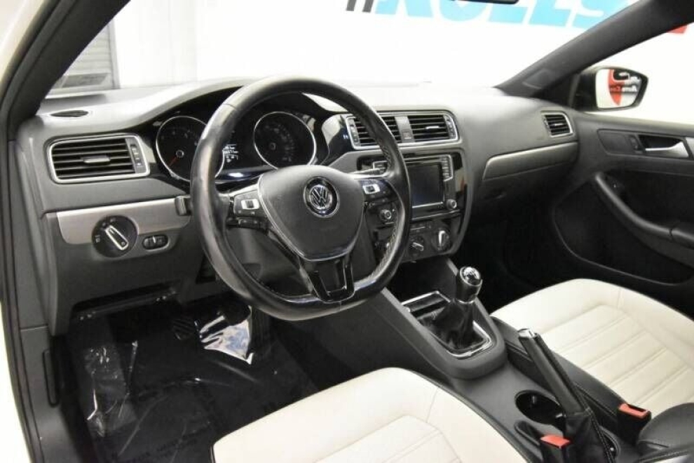 2016 Volkswagen Jetta 1.8T Sport 4dr Sedan 5M PZEV, White, Mileage: 66,501 - photo 10