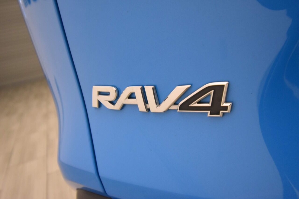 2021 Toyota RAV4 XLE AWD 4dr SUV, Blue, Mileage: 63,987 - photo 36