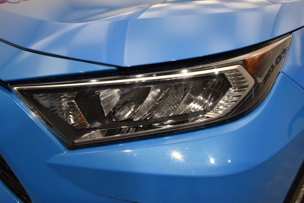 2021 Toyota RAV4 XLE AWD 4dr SUV, Blue, Mileage: 63,987 - photo 8