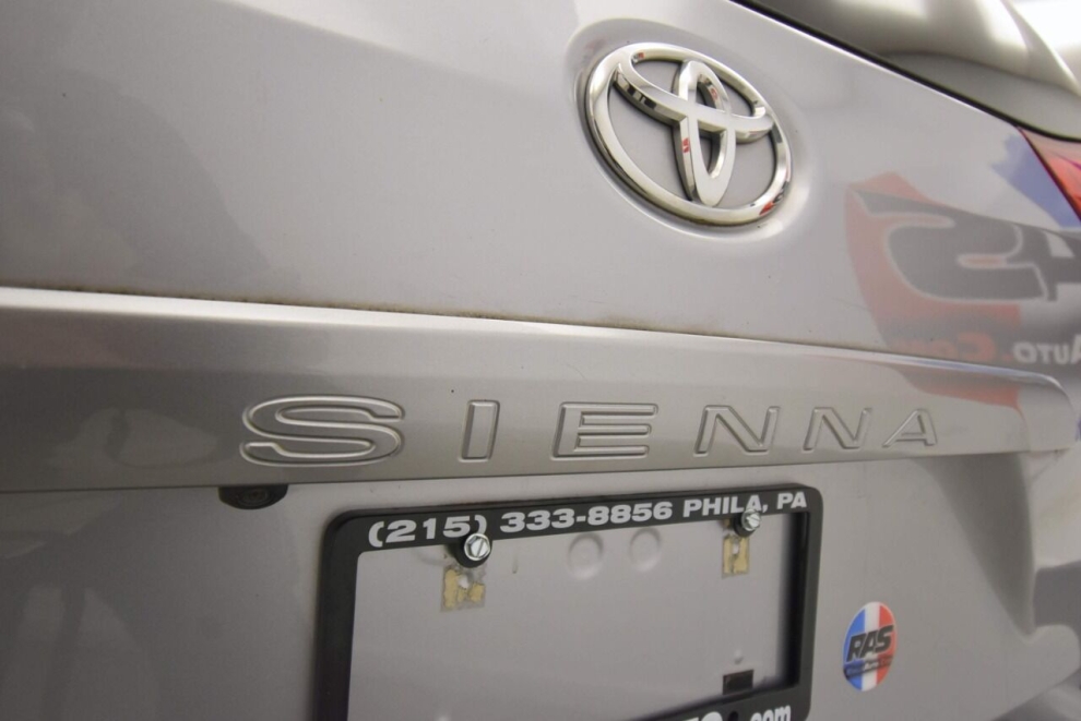 2017 Toyota Sienna LE 7 Passenger Auto Access Seat 4dr Mini Van, Silver, Mileage: 91,593 - photo 37