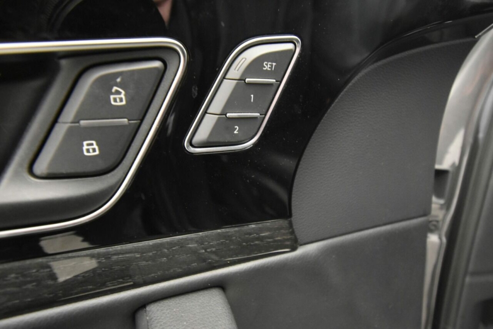 2019 Audi Q7 quattro Prestige 55 TFSI AWD 4dr SUV, Gray, Mileage: 72,316 - photo 25