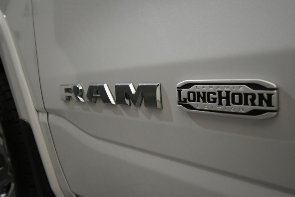 2020 RAM 1500 Laramie Longhorn 4x4 4dr Crew Cab 6.4 ft. SB Pickup, White, Mileage: 116,272 - photo 46