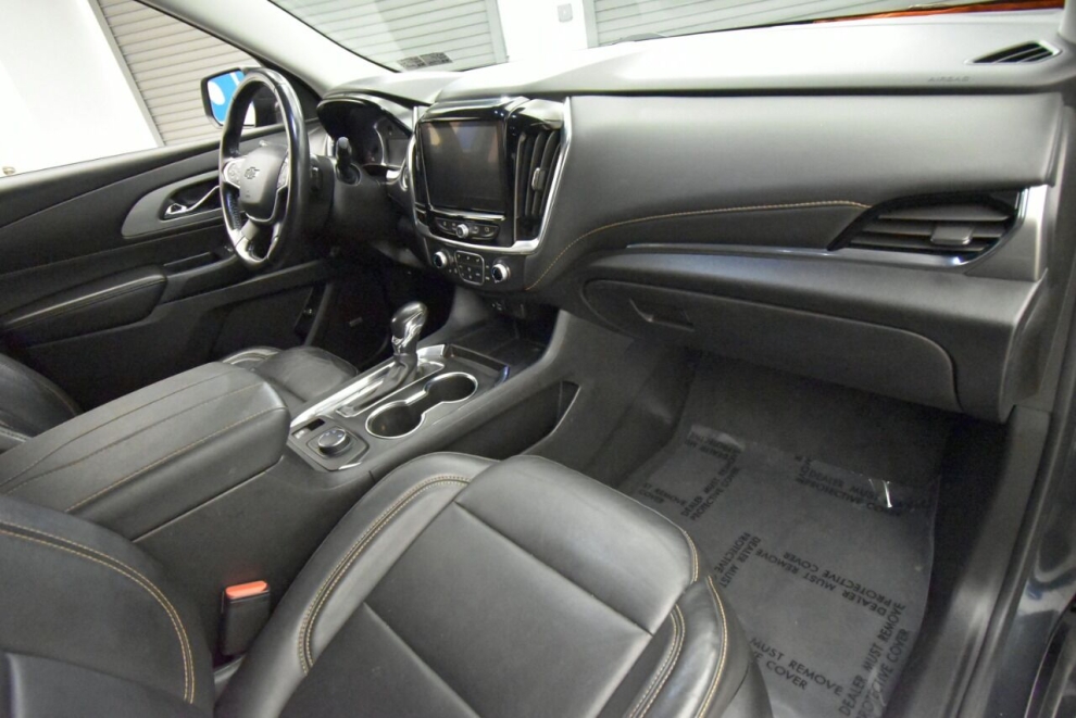 2021 Chevrolet Traverse RS 4x4 4dr SUV, Gray, Mileage: 45,711 - photo 16
