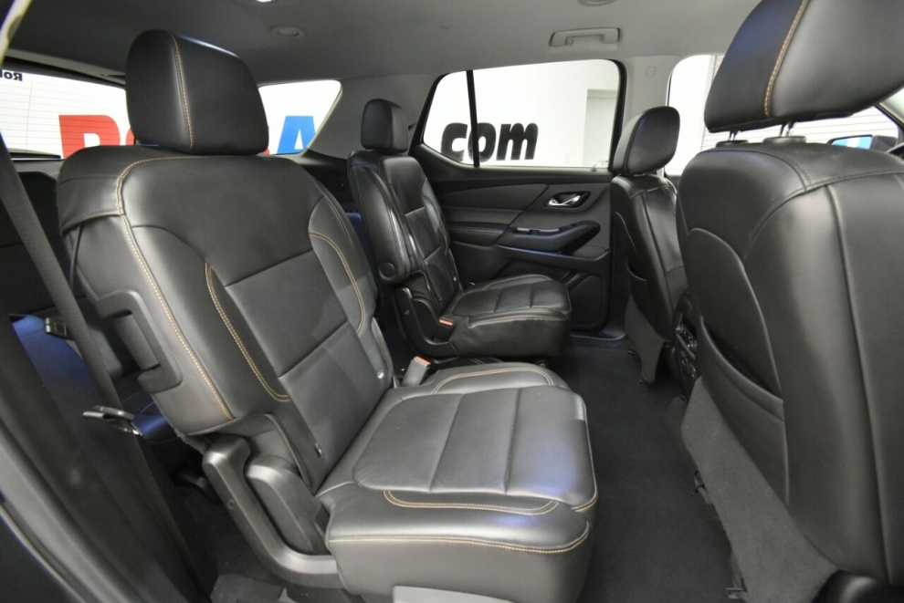 2021 Chevrolet Traverse RS 4x4 4dr SUV, Gray, Mileage: 45,711 - photo 19